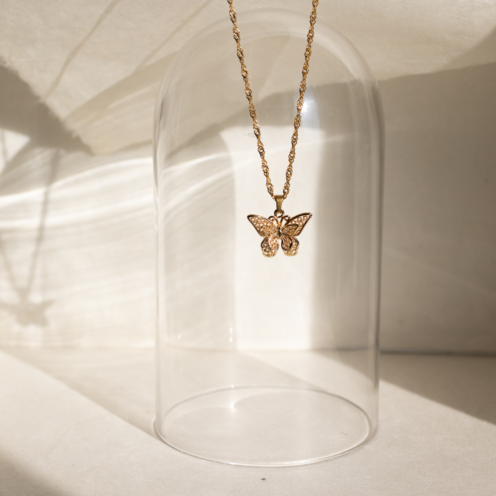 Halskette mit „Butterfly Glow“-Anhänger