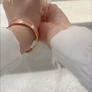 Ohrringe aus 18-karätigem Gold in Ringform