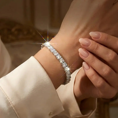 Funkelndes Tennisarmband mit quadratischen Diamanten