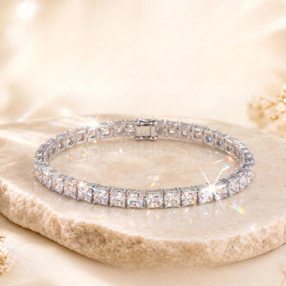 Funkelndes Tennisarmband mit quadratischen Diamanten